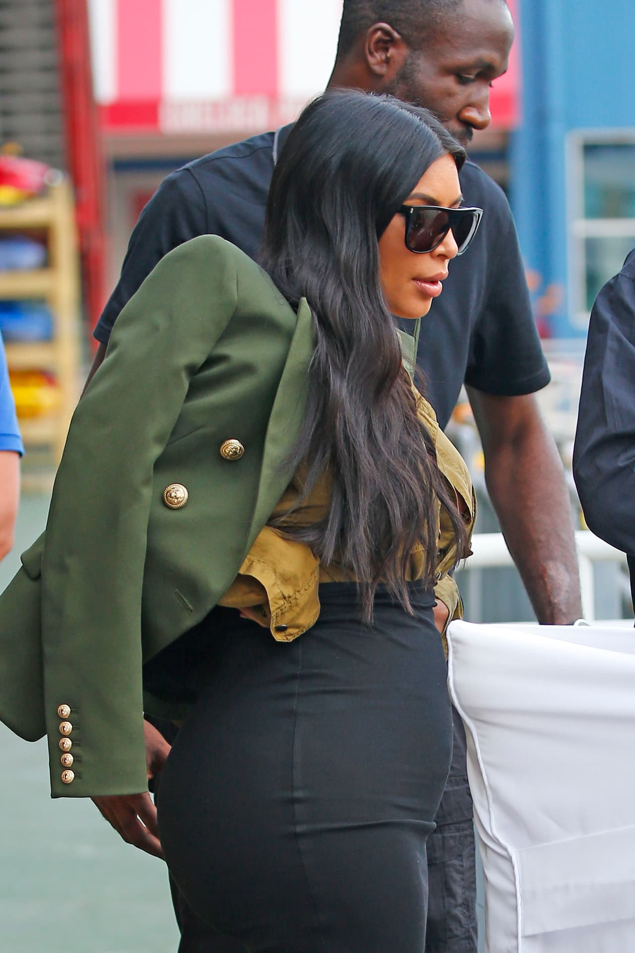 A la socialité cada vez se le nota más la pancita de embarazo.