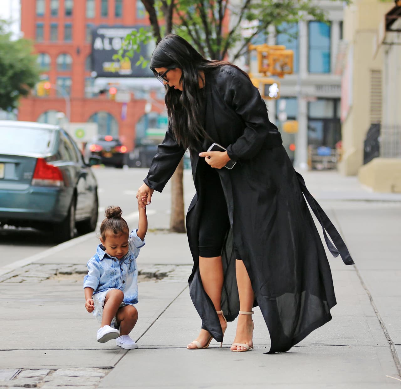 Más tarde le vimos un cambio de ropa.