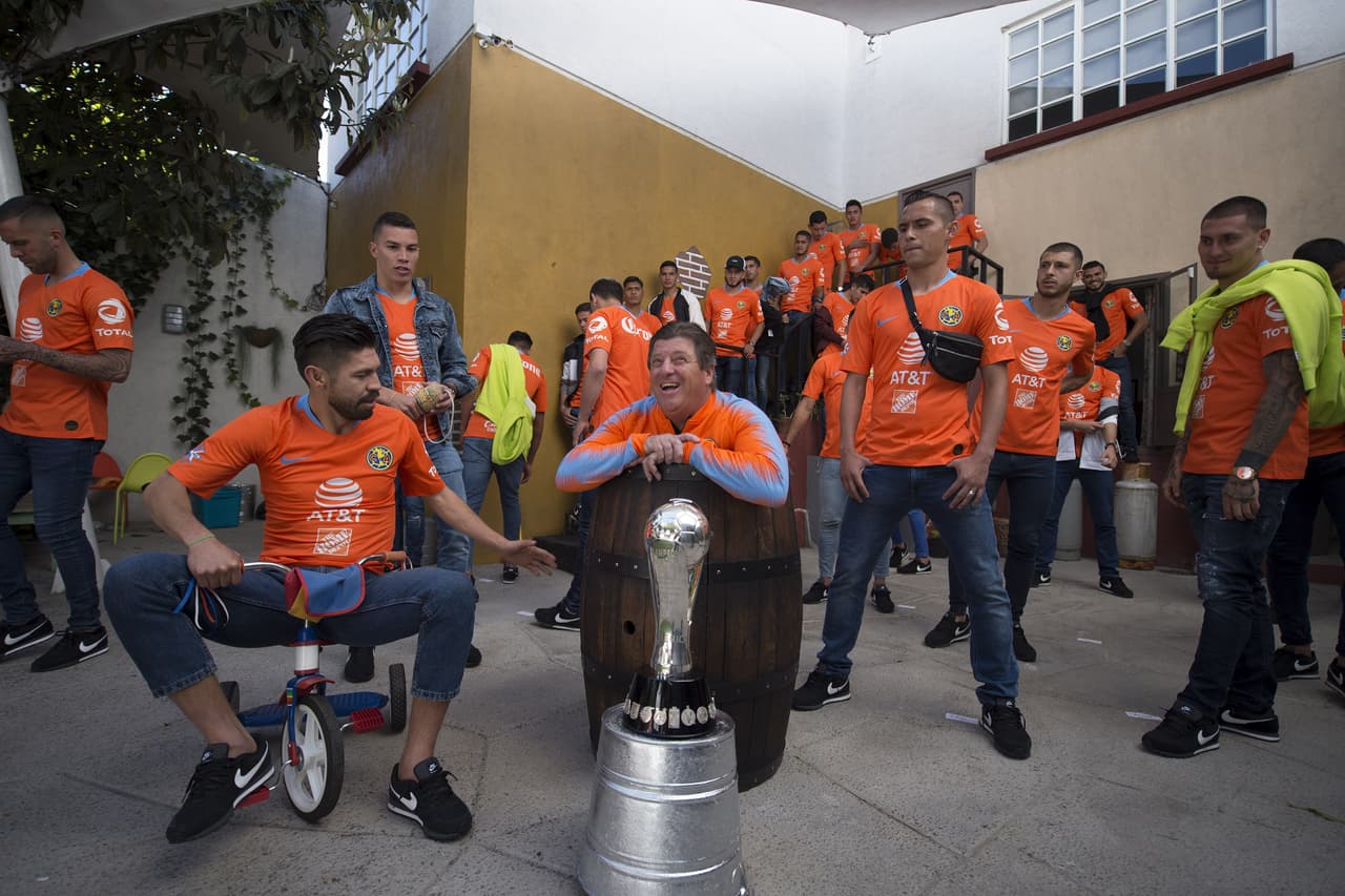 Estas son imágenes detrás de las cámaras en el evento de la foto oficial del Club America en las instalaciones de Grupo Chespirito en Ciudad de Mexico.