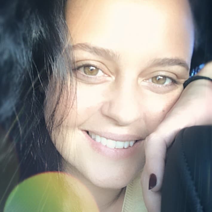 Hace un año, Shaila Dúrcal atravesó por un difícil momento luego de 
<b><a href="https://www.univision.com/entretenimiento/shaila-durcal-pasa-por-momentos-traumaticos-pierde-parte-de-un-dedo-fotos">sufrir un accidente</a></b> doméstico que la hizo perder parte de su dedo índice derecho.