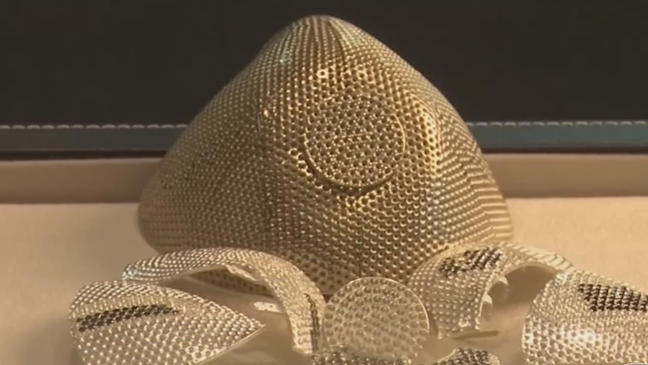 Protección a todo lujo: joyería ofrece cubrebocas de 1.5 millones de dólares, hecho de oro y diamantes