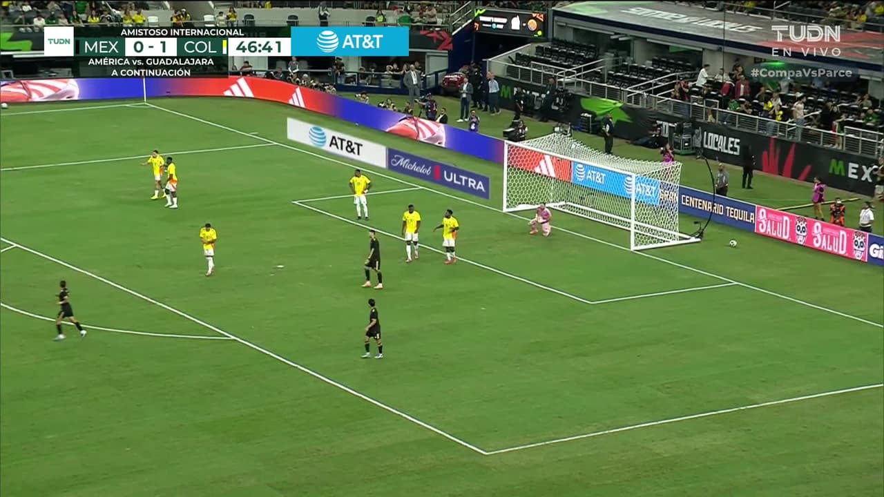 ¡TIRO ATAJADO! disparo por Orbelín Pineda.