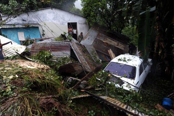 Representantes de 150 países y organismos financieros que participan en la Conferencia de Cooperantes para la Reconstrucción de Guatemala ofrecieron hoy su apoyo a esa nación, pero instaron a los guatemaltecos a comprometerse con su propio desarrollo.