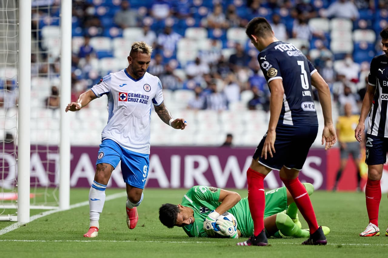Un solitario gol de Maxi Meza le da la victoria 1-0 a Monterrey y toman una cómoda ventaja en las semifinales de la Concacaf Liga de Campeones frente a Cruz Azul.