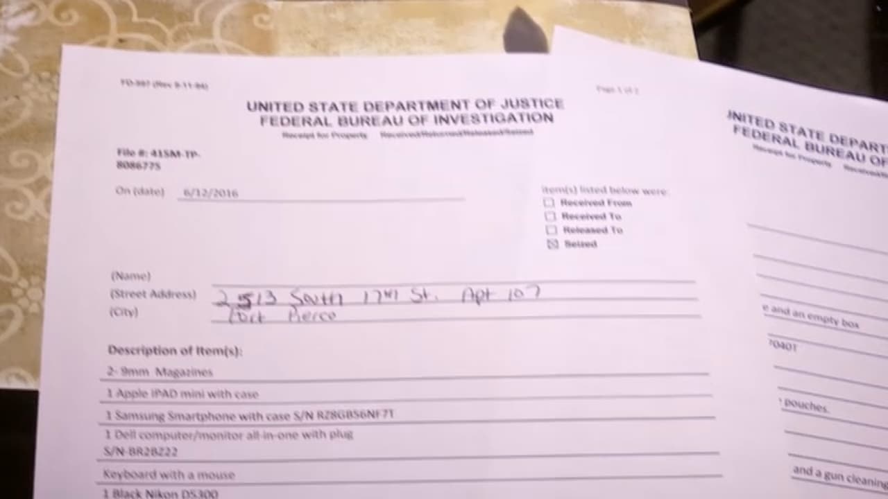 Documento que enumeraba los objetos que habían sido requisados: cartuchos de 9 mm, iPad Mini, teléfono móvil, una computadora y un CD.
