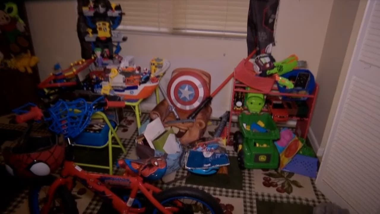 Resaltan figuras de superhéroes de Marvel, una bicicleta, entre muchos otros juguetes.