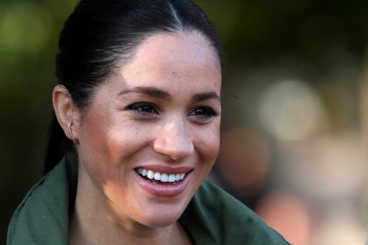 Case reenvió esa comunicación a Samantha Carruthers, funcionaria en Clarence House. El correo fue citado por el diario y en él Knauf supuestamente expuso: "Estoy muy preocupado de
<b> <a href="https://www.univision.com/famosos/meghan-markle-demanda-a-tabloide-britanico-y-el-principe-harry-la-defiende-del-acoso-que-tambien-vivio-lady-di-fotos" target="_blank">que la duquesa haya podido intimidar a dos asistentes</a> </b>el año pasado. El trato hacia 'X' (el nombre omitido de uno de los afectados) fue totalmente inaceptable".
<br>