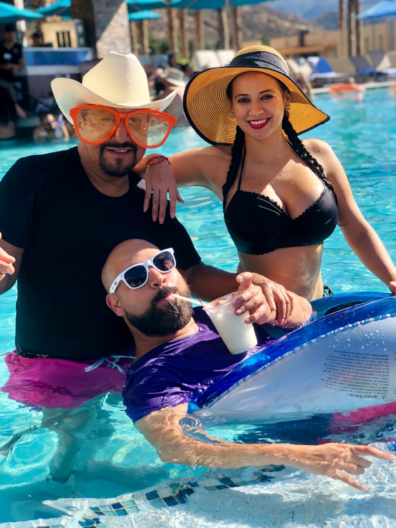 La neta es que los tres locutores estuvieron rodeados de la mejor actitud y buena vibra.