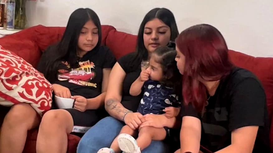 "No me puedo derrumbar": Joven hispana cuida de tres hermanas tras muerte de su madre; busca cómo repatriar sus restos