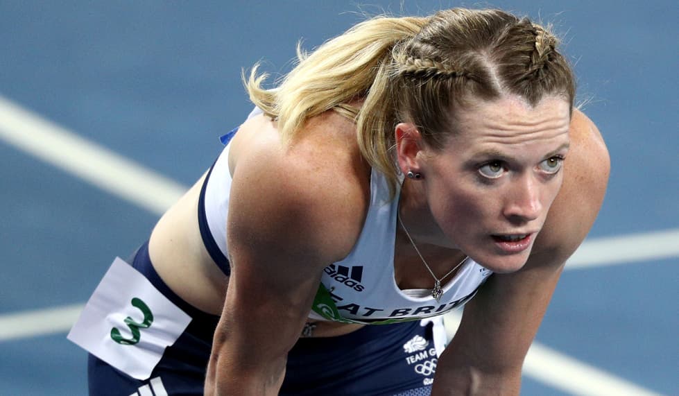 Para su peinado la corredora de Gran Bretaña 
<a href="https://www.iaaf.org/athletes/great-britain-ni/eilidh-doyle-198360">Eilidh Doyle</a>, hizo un partido en tres. Tomó cada uno de los dos extremos laterales e hizo una trenza estilo francés. Ambas trenzas las unió en la parte trasera en una cola de caballo media. De esta manera evitó usar pasadores en la parte frontal y así fue como ni un pelito se interpuso en su camino.
<br>