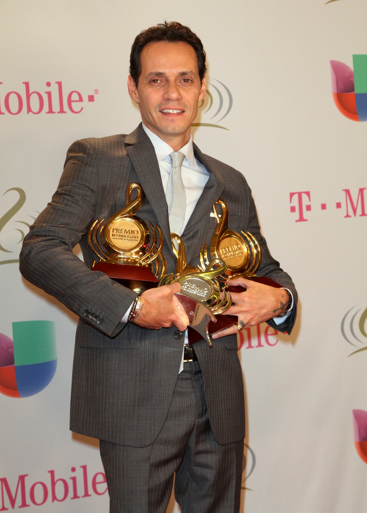 Además de ganar la estatuilla en diferentes categorías también recibió el Premio Lo Nuestro a la Excelencia en el año 2014.