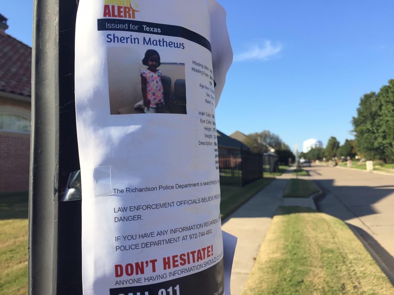 Una camioneta salió de la casa de la niña castigada en Texas una hora después de que desapareciera