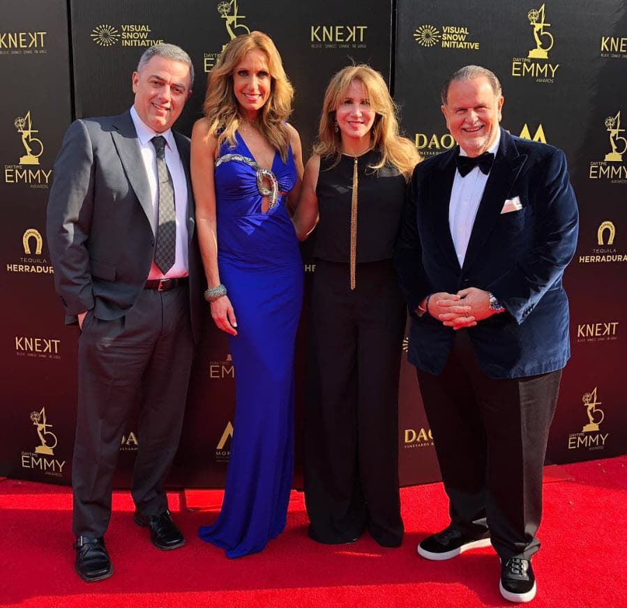 Pero no solo en el show utiliza calzado deportivo, también en algunos importantes eventos, como esta alfombra roja de los EMMY.