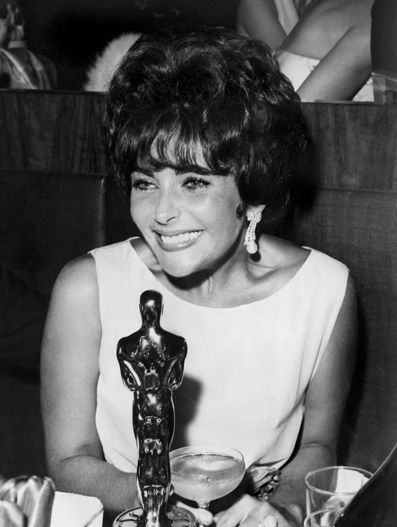 Como era de esperarse, la fantástica Elizabeth Taylor está contemplada.