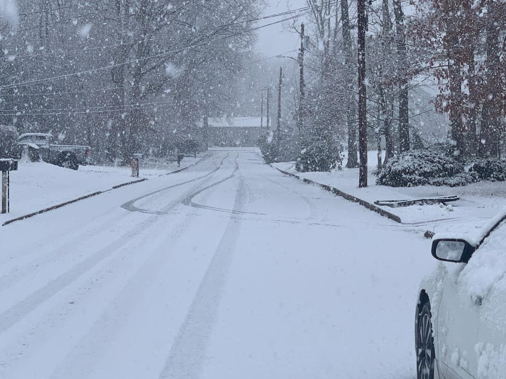 Las carreteras permanecen completamente blancas.