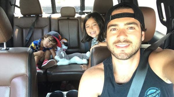 De vez en cuando el actor muestra imágenes de una de las mejores etapas de su vida: su paternidad.