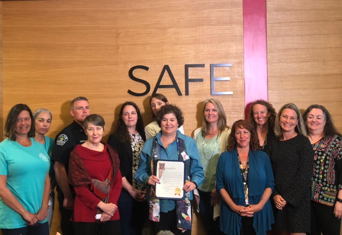 Tambien se han implementado nuevos programas en las que los detectives pueden aprender como tratar a las personas que son víctimas de agresión sexual.