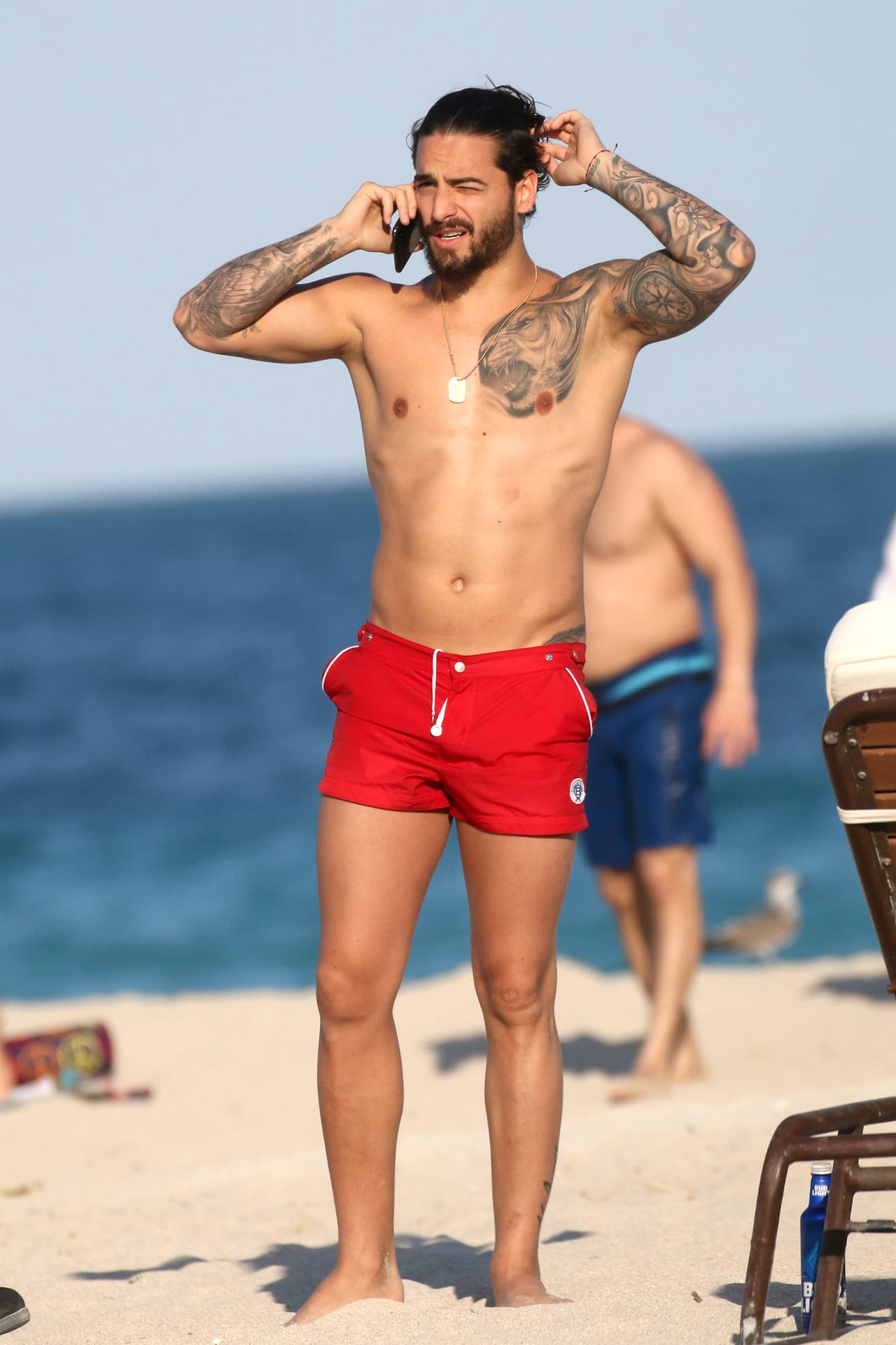 "¿Bueno?" No sabemos quién le habló, pero con lo enamorado que está de Natalía Barulích, no habría que descartar que la joven modelo le hubiese echado una llamadita.