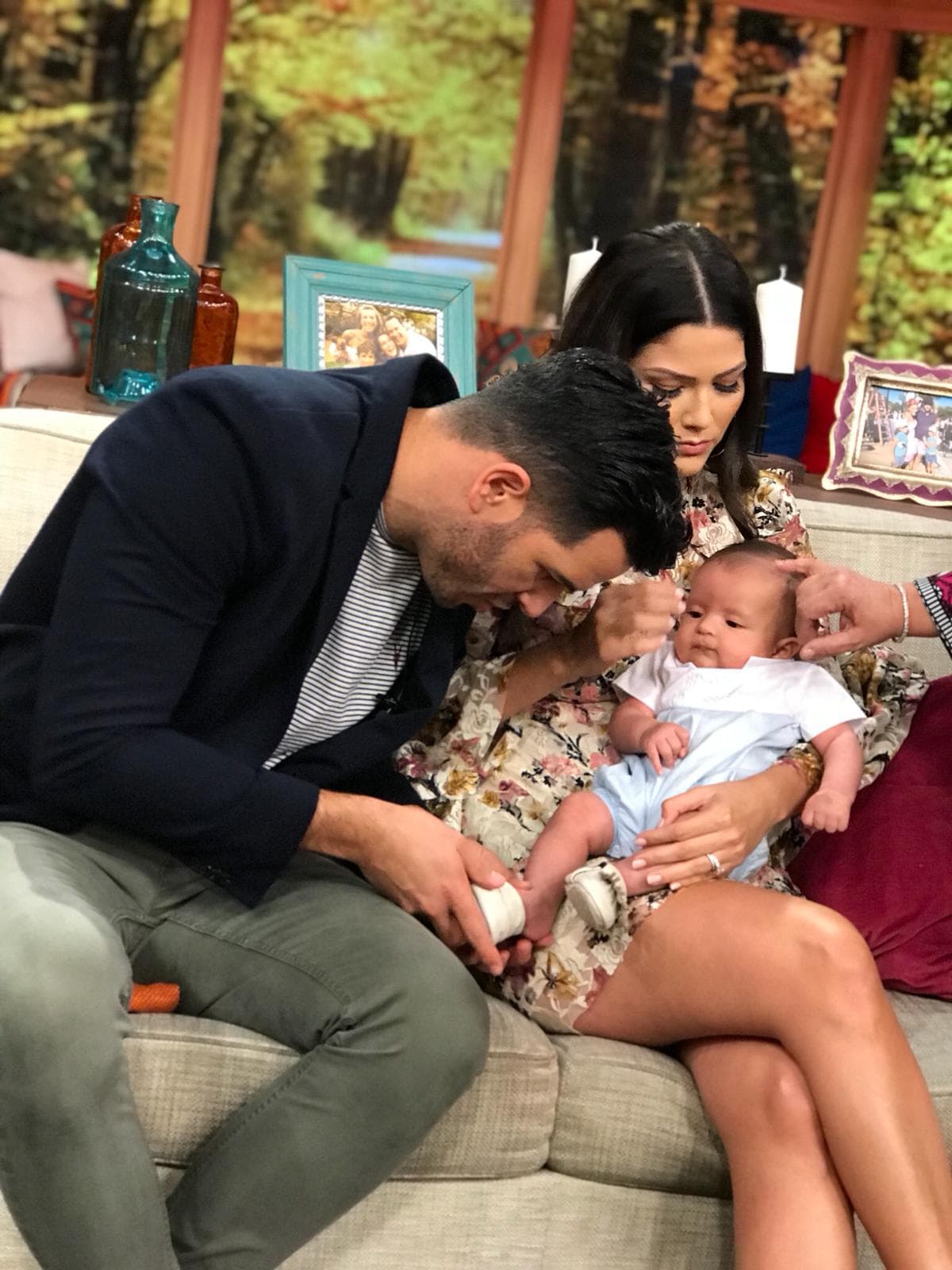 Yisus también estuvo muy atento a Gael, ¿será que estará pensando también en tener el niño?