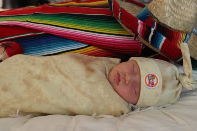 Demostración de uso del Kit Tortilla Baby Swaddle Blanket.