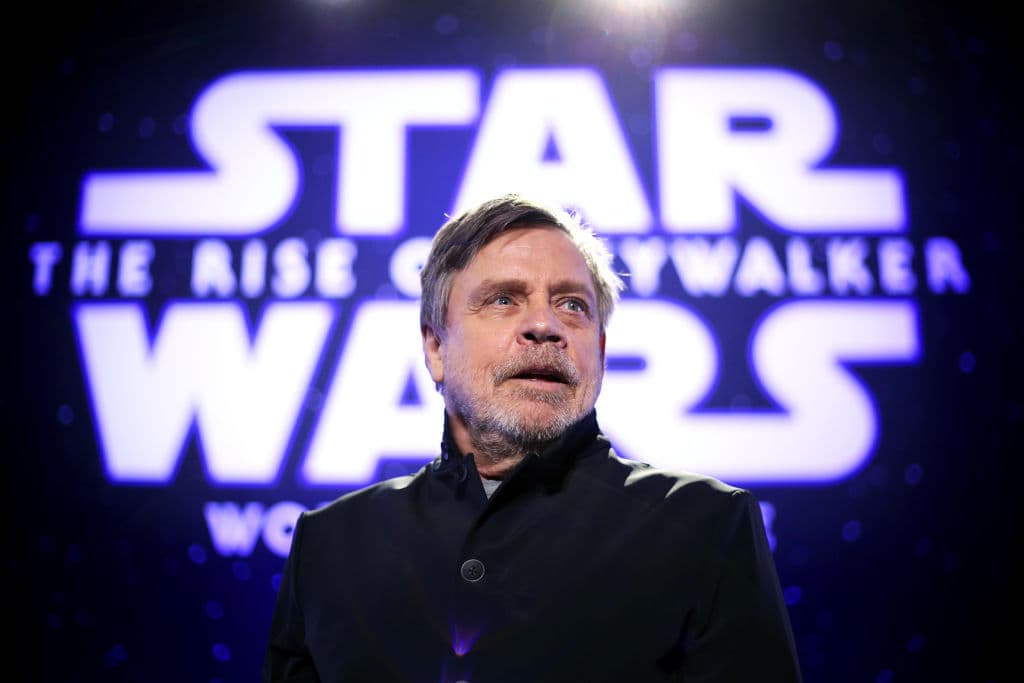 <b>Mark Hamill</b>
<br>Famoso por darle vida a Luke Skywlaker en 'Star Wars' y por prestar su voz al Joker en varias series y películas de DC, el cameo de Mark Hamill no podía faltar en 'The Big Bang Theory'.
<br>