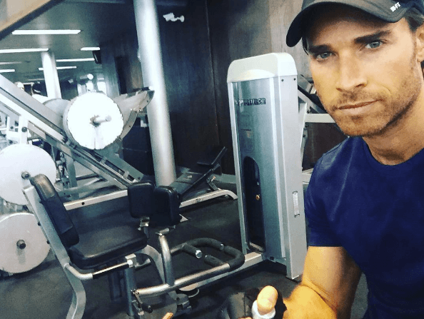 12 - “
<b>El ejercicio nos ayuda a sentirnos mejor</b>, porque estimula la producción de endorfinas. Sabiendo eso,
<b>espero que te des la oportunidad</b> de sentirte bien practicando algún deporte o actividad física”.