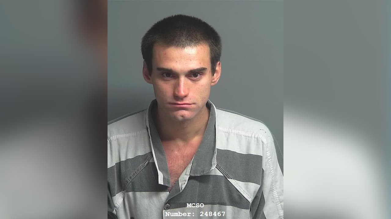 Mason Alexander Blankenship, enfrenta cargos de posesión de sustancias controladas.