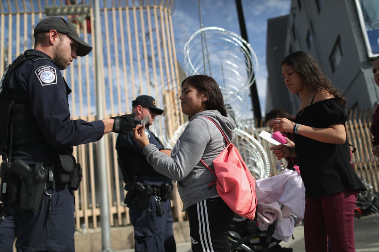 Lo que sí clarificó el abogado de inmigración es que el plan de Biden condiciona a los inmigrantes indocumentados.