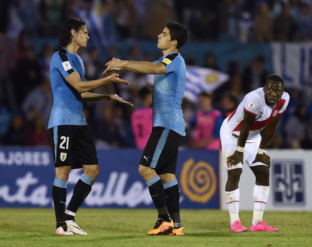 Suárez y Cavani encabezan lista preliminar uruguaya de Copa América con algunas novedades