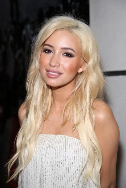 También experimentó un par de años con la cabellera rubia. ¿Te gusta su look? Mira aquí los videos más chismosos.