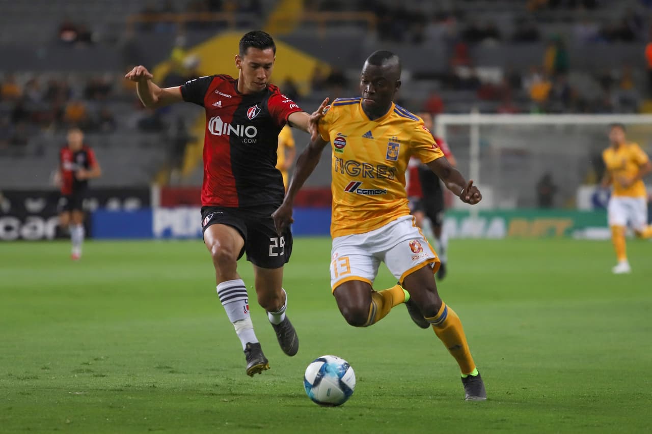 Conforme transcurrían los minutos el equipo local emparejó las acciones y su defensiva nulificó al ataque rival.