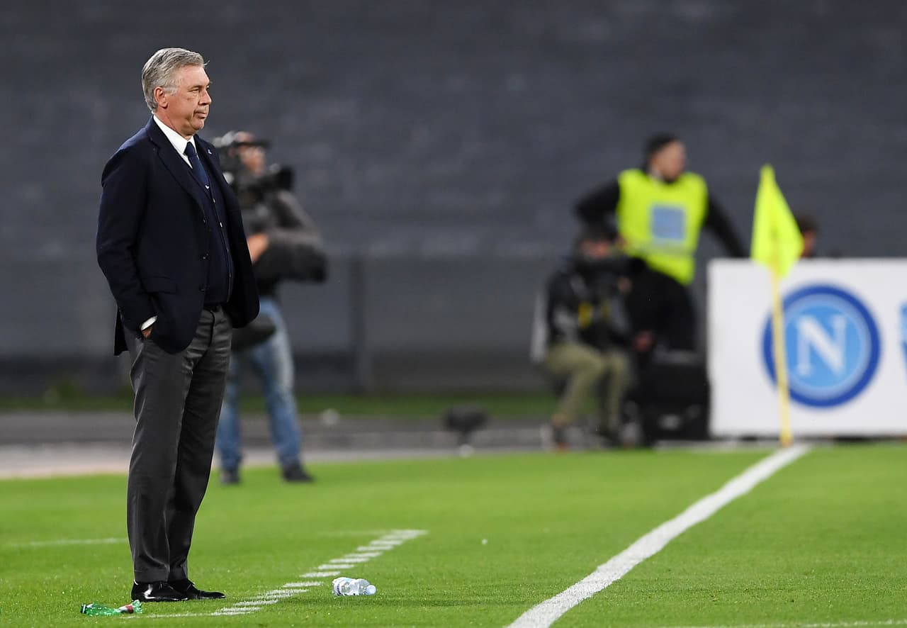 Carlo Ancelotti reconoció el interés en el mexicano y hasta bromeó 'amenazando' al presidente de Laurentiis si no lo firmaba.