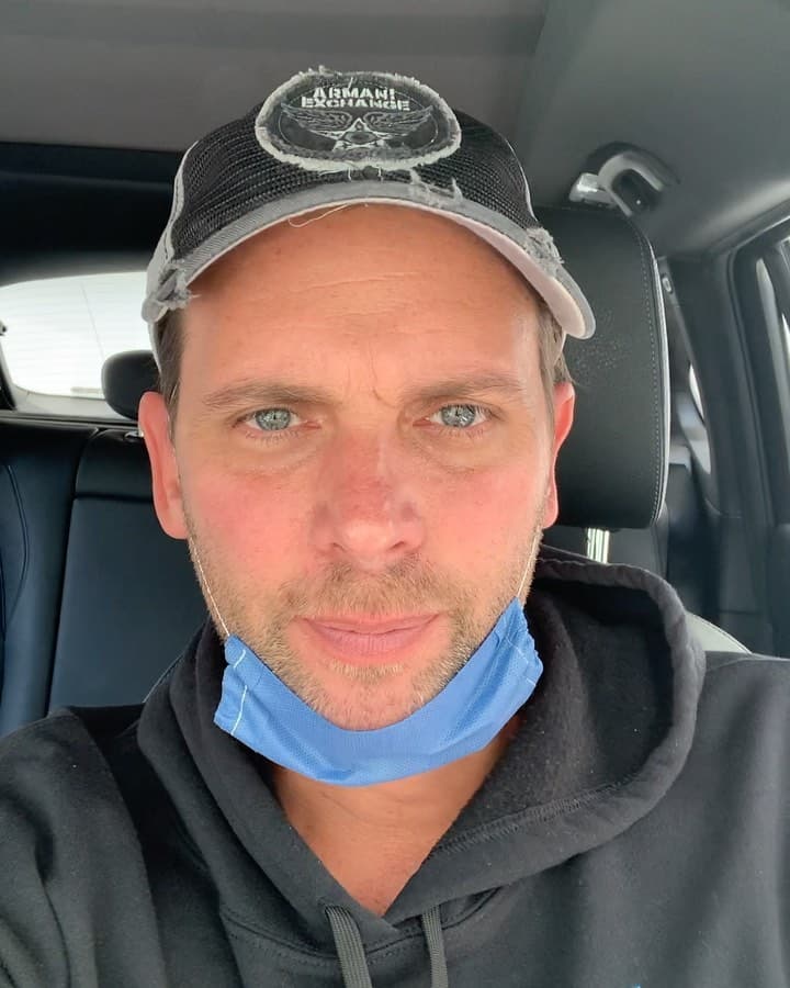 También en marzo, Odalys Ramirez y Patricio Borghetti confirmaron que tenían coronavirus: "Me dio positivo a mí también el estudio, lo esperábamos por la cercanía. Me siento perfectamente bien, no tengo ningún síntoma; ni fiebre, ni tos, ni falta de aire, por ahora me está dando asintomático, pero el estudio dio positivo”, dijo Borghetti.