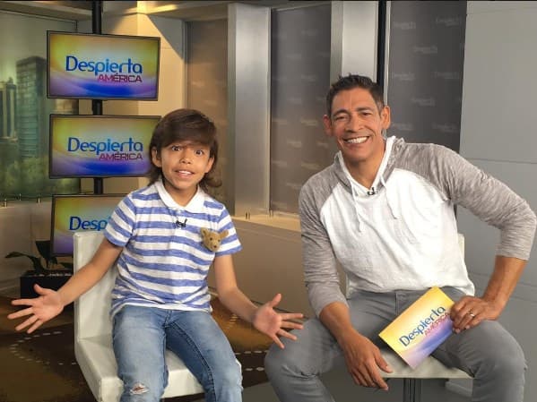 Y nuestro Johnny desde los estudio en México.