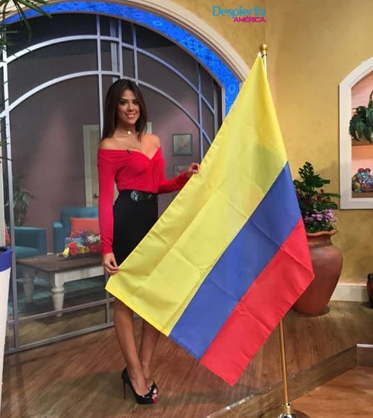 Nuestra #WeatherGirl es de Cali, Colombia y muy orgullosa celebra su Independencia.