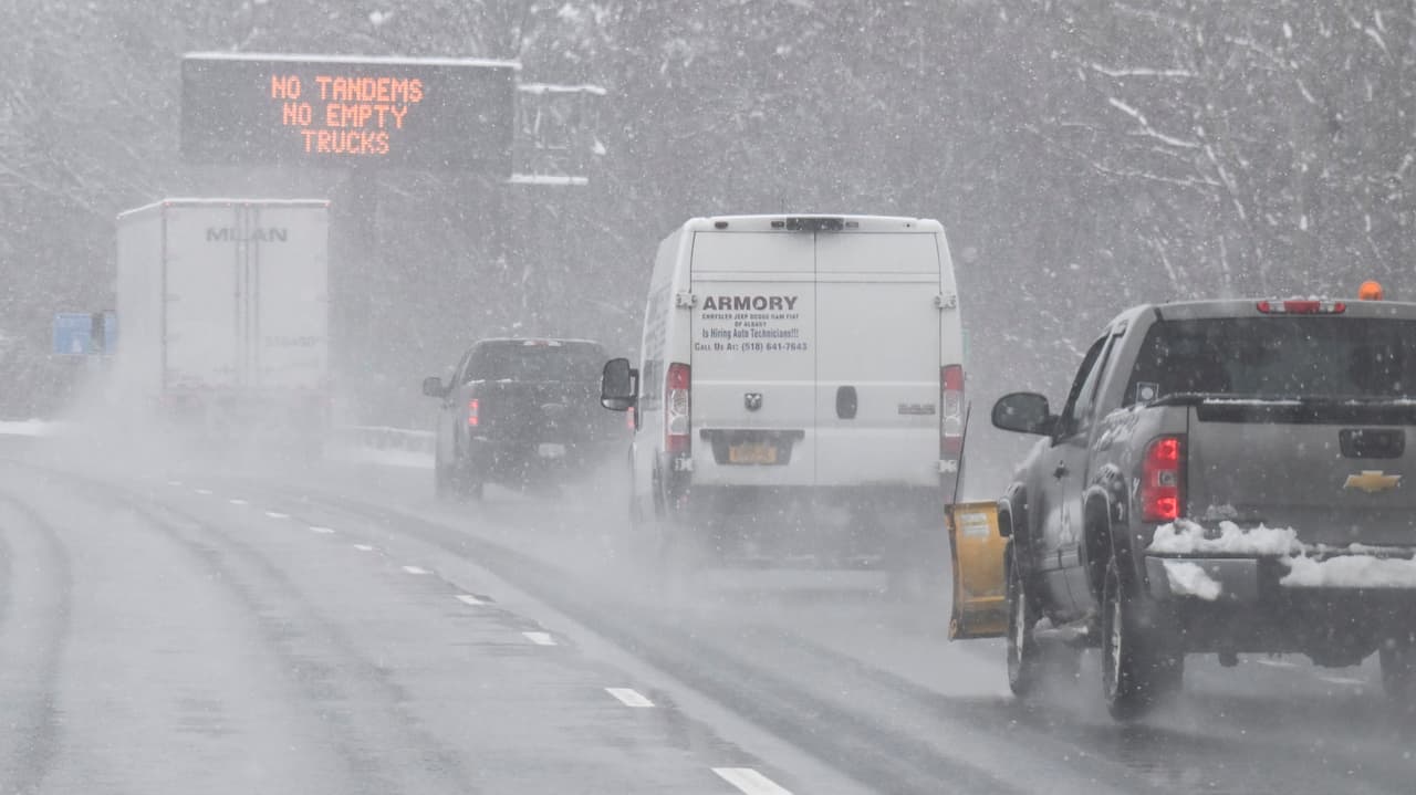 Nueva York emite aviso de viaje ante nevadas y condiciones peligrosas en carreteras