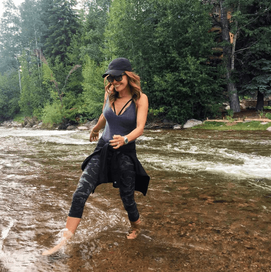 También aceptó el reto de meterse a las aguas congeladas de Colorado.