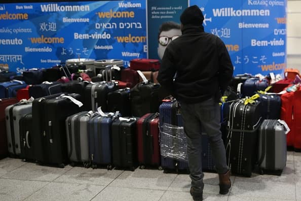 Miles de equipajes extraviados en el aeropuerto JFK a comienzo de año no han llegado a su destino
