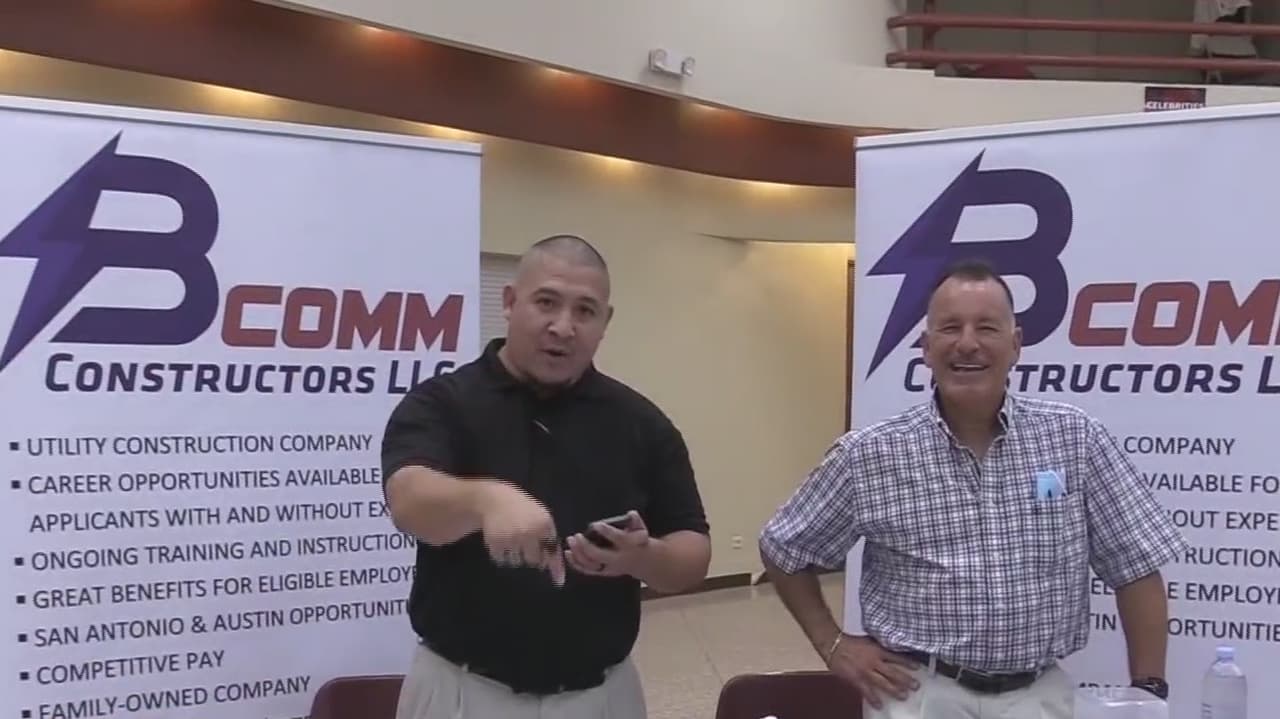 Decenas de empresas participan en una feria de empleo para veteranos en San Antonio