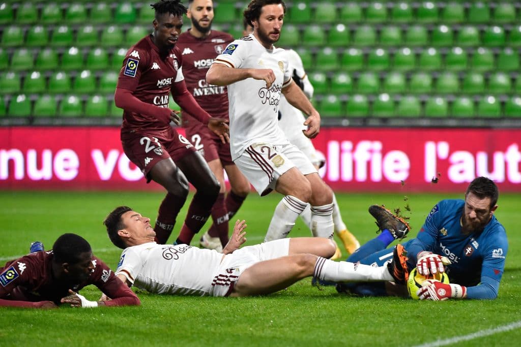 Metz y Bordeaux igualaron sin goles y llegaron a 24 y 23 unidades, respectivamente.