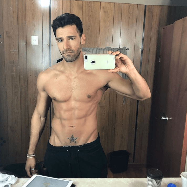 Después se integró al elenco de ‘La vecina’, historia en la que lo vimos junto a Esmeralda Pimentel y Juan Diego Covarrubias.
<br>