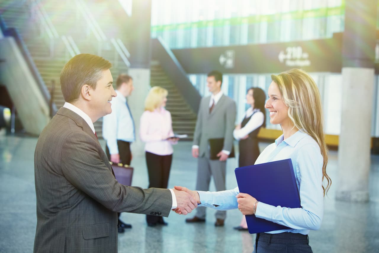 ¡Es tu mes, vívelo, disfrútalo! Un superior en tu trabajo necesitará de tu experiencia y talento para resolver una situación imprevista relacionada con tu posición laboral. Esa designación te honrará y no deberás escatimar esfuerzos a la hora de realizarla pues es positiva.