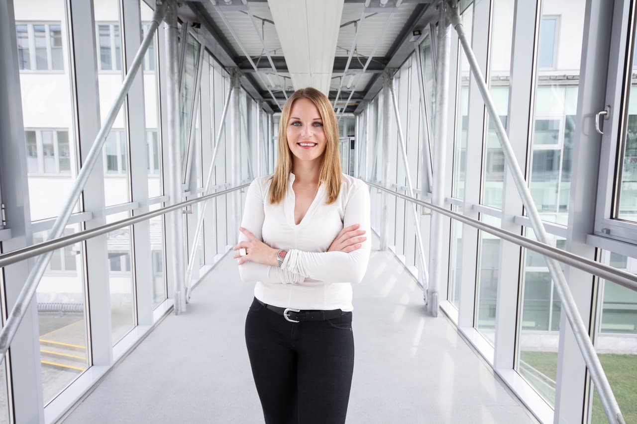 La suerte te acompaña y podrás lograr éxitos tanto económicos como de todo tipo. En el amor habrá sorpresas, encuentros inesperados en sitios insólitos.