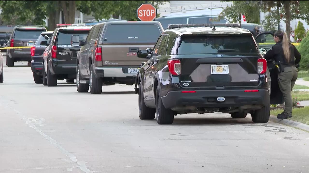 La Policía de Romeoville informó que Hernández cuenta con varios cargos relacionados con la posesión y el uso ilegales de armas de fuego.