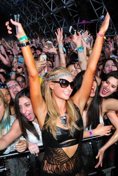 Unos fueron a trabajar, otros a divertirse y otros a pasar sencillamente desapercibidos por las fachas que lucieron. Te traemos las estampas de los ricos, famosos y muy fachosos, así vieron a las celebridades que disfrutaron del festival musical Coachella en Indio, California. ¿Los reconoces? ¿Quieres ver más?: Las fotos que no te puedes perder