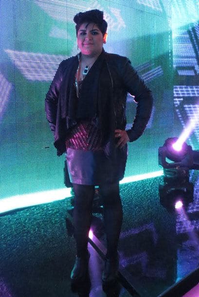 Por primera vez la vemos en falda y tacones.