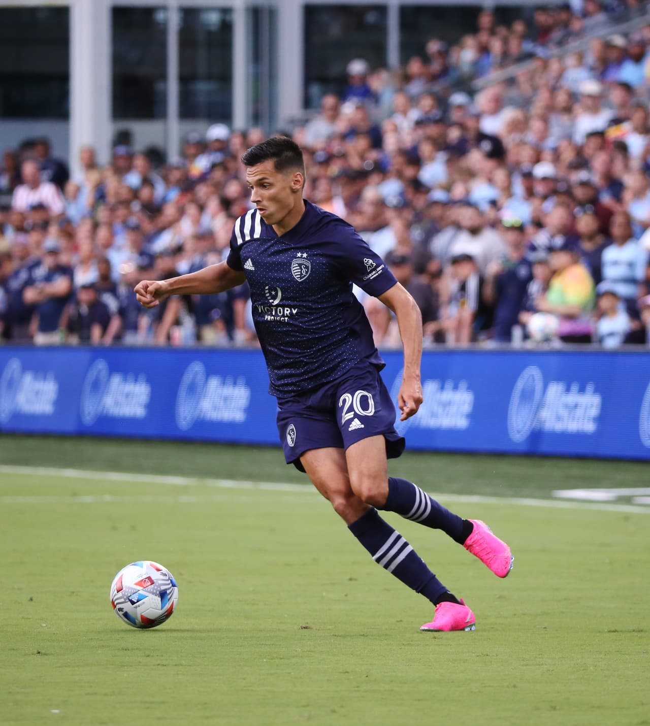 El atacante de Sporting Kansas City ha sido uno de los de mayor rendimiento en MLS en el arranque de la temporada 2021, con 9 anotaciones hasta ahora.
<br>