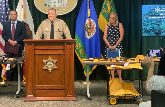 Carteles de la droga roban agua para el cultivo ilegal de marihuana en el desierto de Los Ángeles