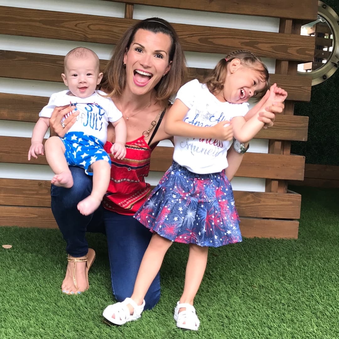 Cristy Bernal, esposa de Alan Tacher, nos recuerda en redes sociales lo feliz que es siendo mamá de Liam y Michelle, los hijos más pequeños del conductor mexicano.