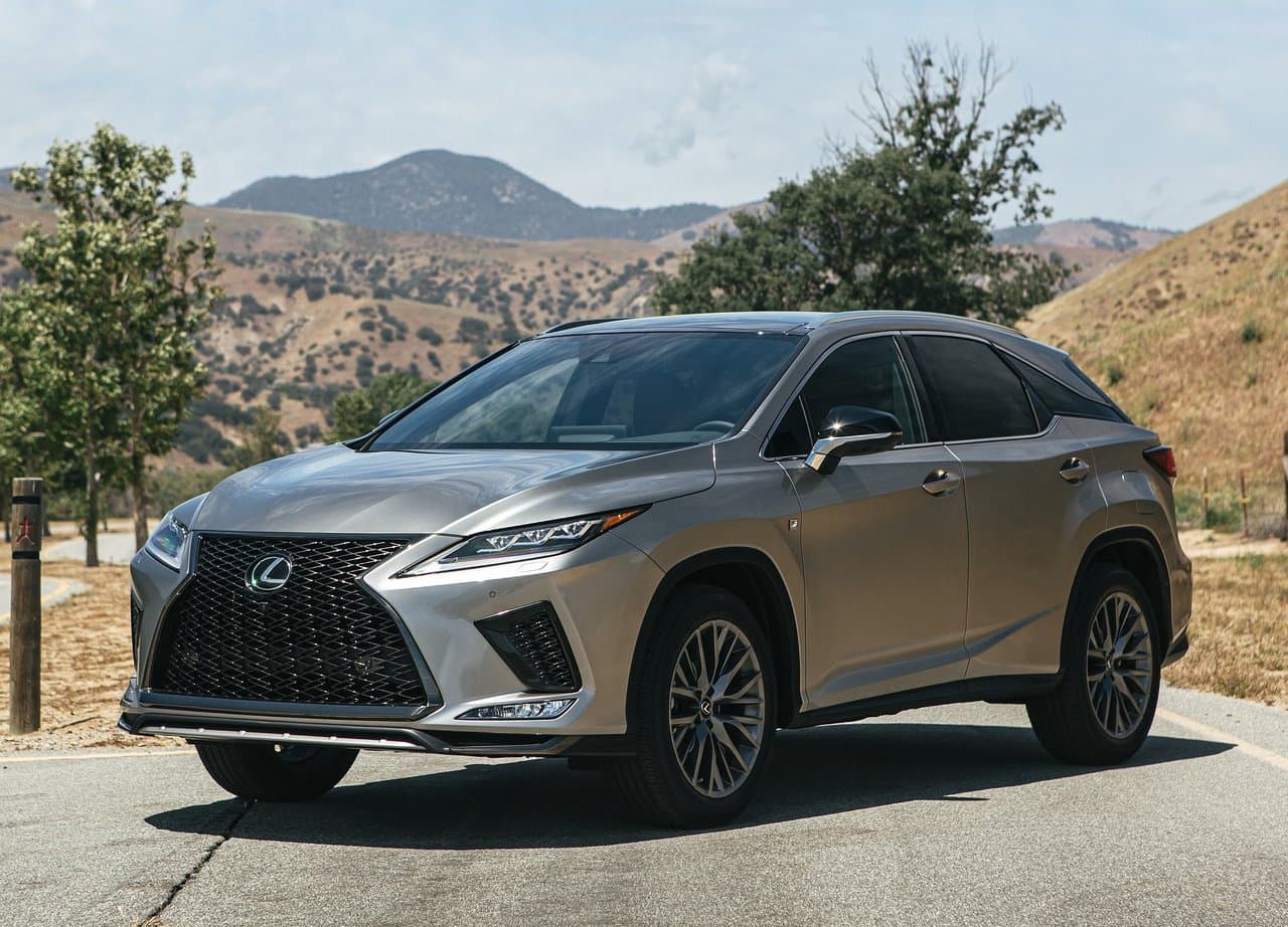 <b>Lexus</b>
<br>
<br>El evento “December to Remember” de Lexus cumple 20 años con ofertas durante toda la temporada de fiestas. En esta edición, entre sus mejores ofertas tiene hasta $4,000 de incentivo para arrendamientos por 36 meses de sus modelos ES 350 2019, NX 300 2020 y RX 350 2020.
<br>
<br>En imagen: Lexus RX 350 2020
<br>